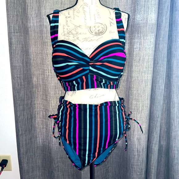 Time and Tru Other - NWOT 🏷 High waisted 2 piece. Retro fit.